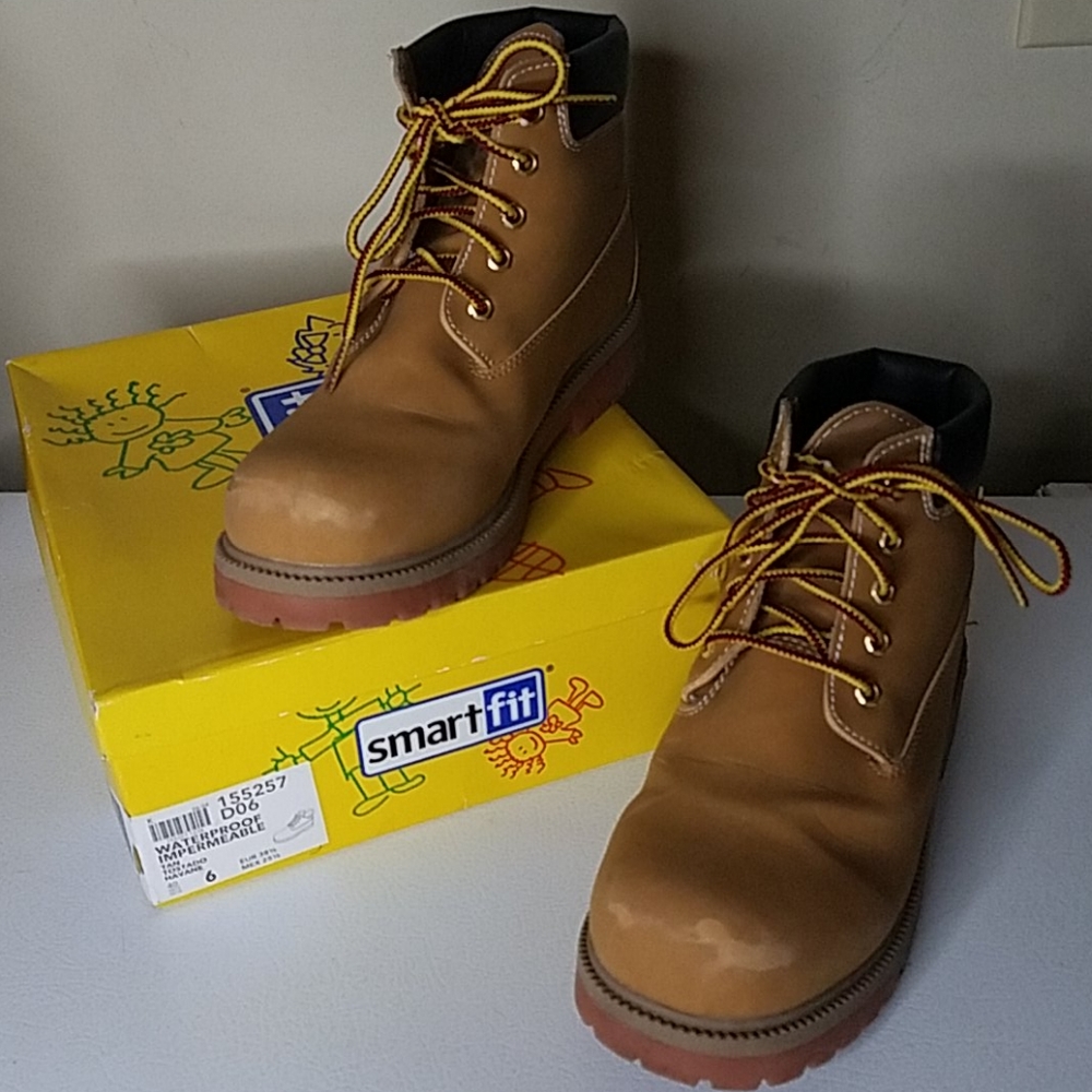 Smart fit waterproof impermeable size 6 boots